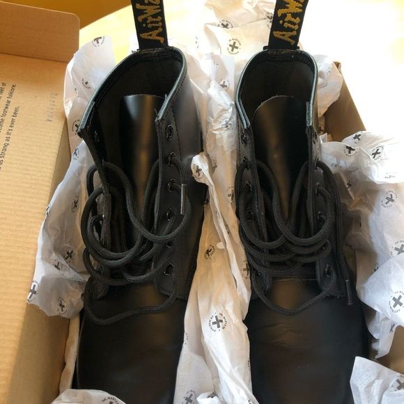 Dr. Martens Smooth Black Leather Ankle Boots NWOT - Picture 10 of 13